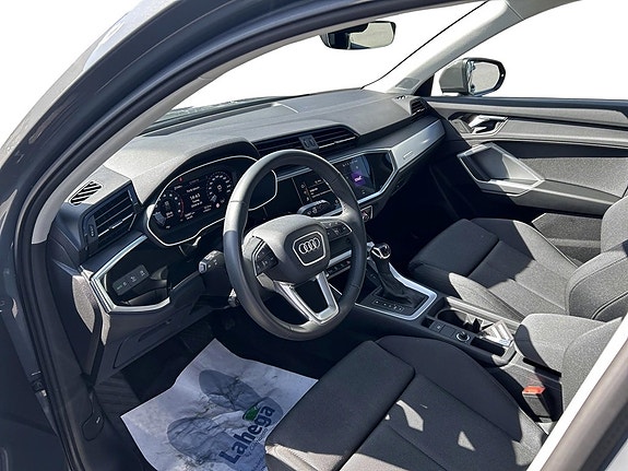 Audi Q3 10 of 12