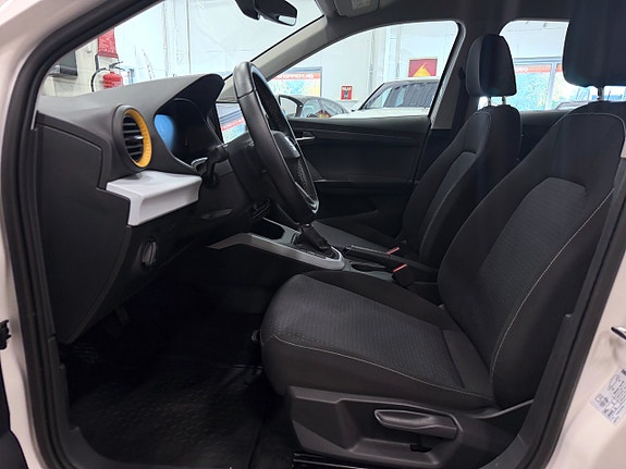 Seat Arona 3 of 12