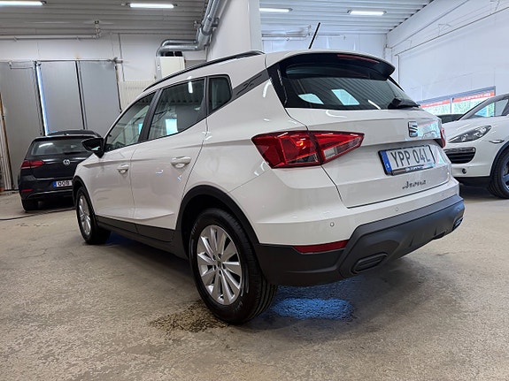 Seat Arona 2 of 12