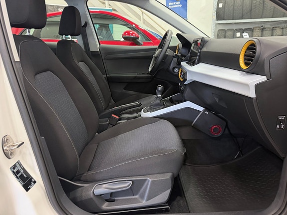 Seat Arona 8 of 12