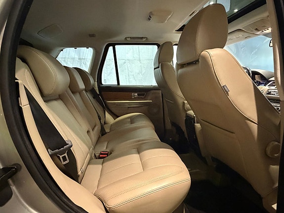 Land Rover Range Rover Sport 10 of 13