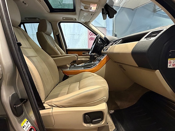 Land Rover Range Rover Sport 9 of 13