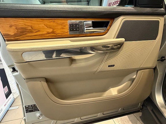 Land Rover Range Rover Sport 7 of 13