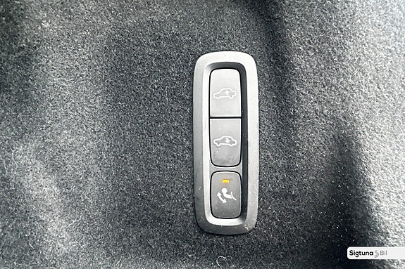 Volvo XC60 11 of 30