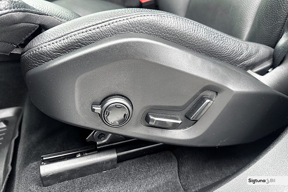 Volvo XC60 17 of 30