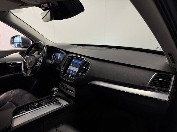 Volvo XC90 30 of 30
