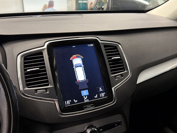 Volvo XC90 26 of 30
