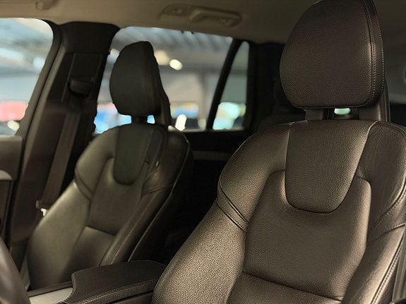 Volvo XC90 18 of 30