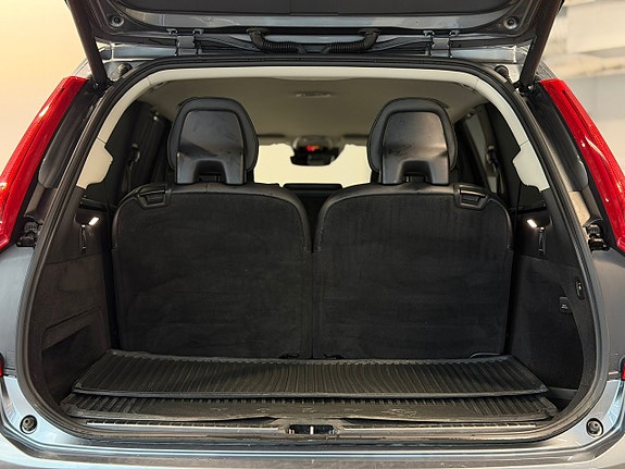 Volvo XC90 10 of 30