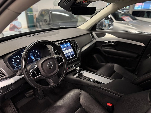 Volvo XC90 15 of 30