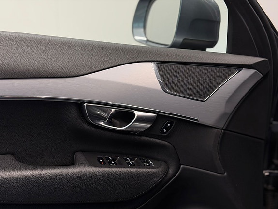 Volvo XC90 16 of 30