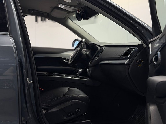 Volvo XC90 28 of 30