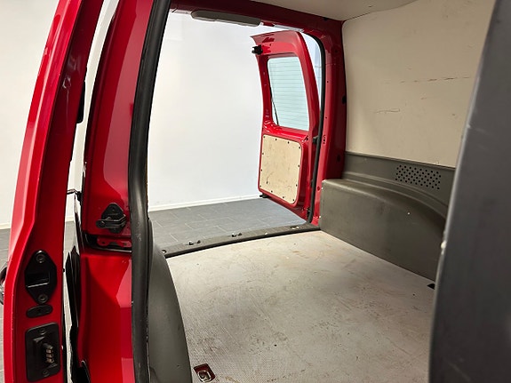 Volkswagen Caddy Cross 12 of 25