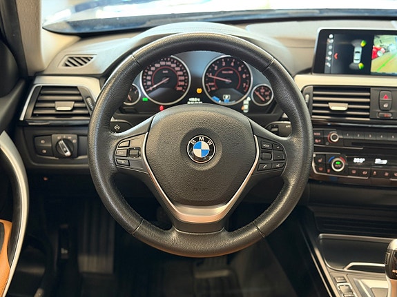BMW 330e 11 of 14