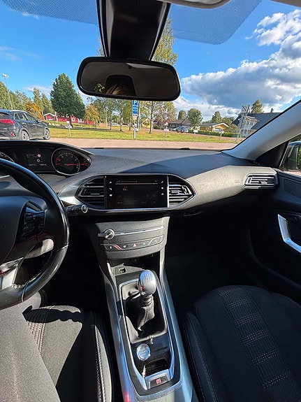 Peugeot 308 SW 4 of 6