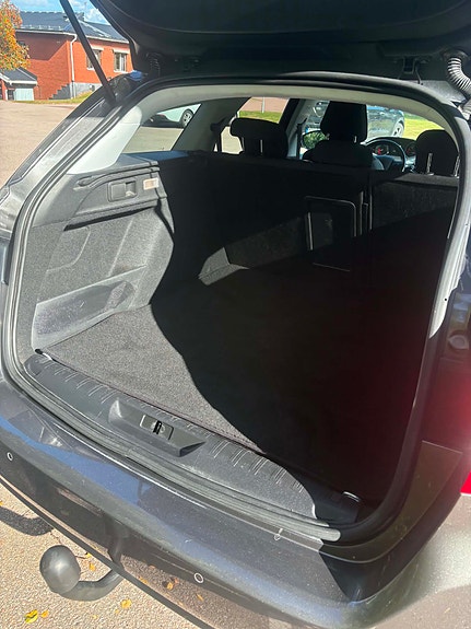 Peugeot 308 SW 5 of 6