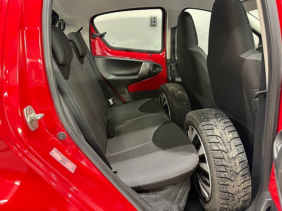 Toyota Aygo 12 of 19
