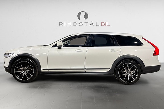Volvo V90 Cross Country 4 of 16