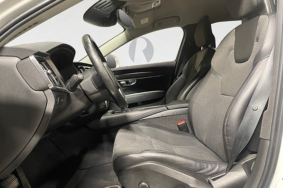 Volvo V90 Cross Country 3 of 16