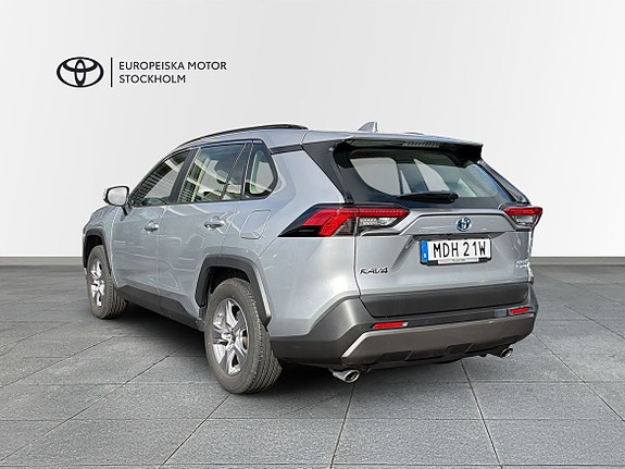 Toyota RAV4 4 of 12