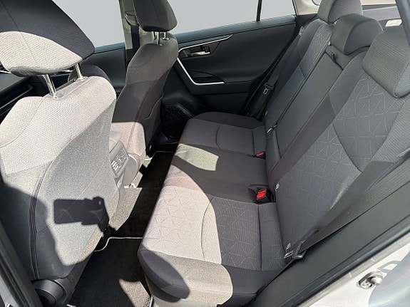 Toyota RAV4 9 of 12