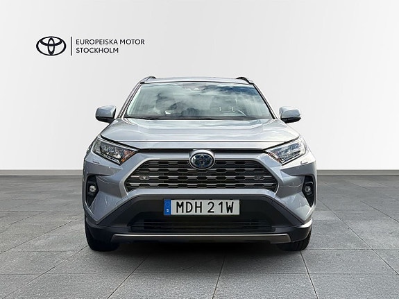 Toyota RAV4 7 of 12