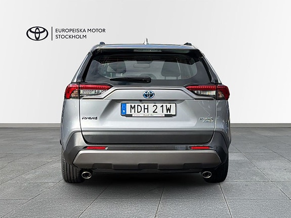 Toyota RAV4 6 of 12