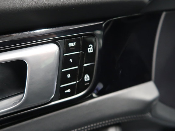 Porsche Panamera 4 16 of 30