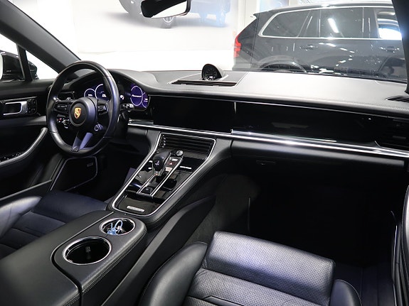 Porsche Panamera 4 18 of 30