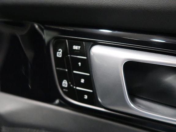 Porsche Panamera 4 20 of 30