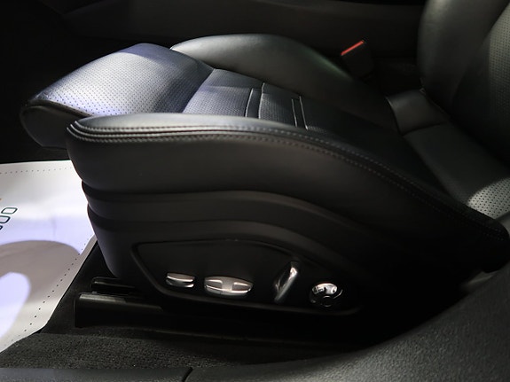 Porsche Panamera 4 17 of 30