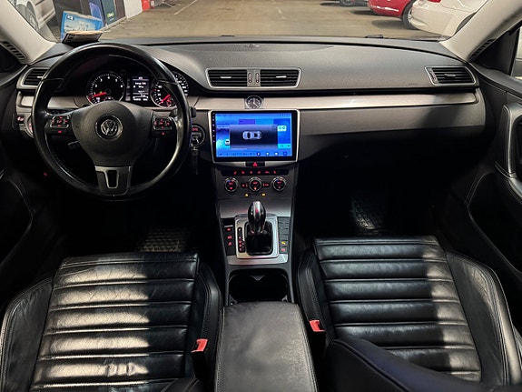 Volkswagen Passat 13 of 24