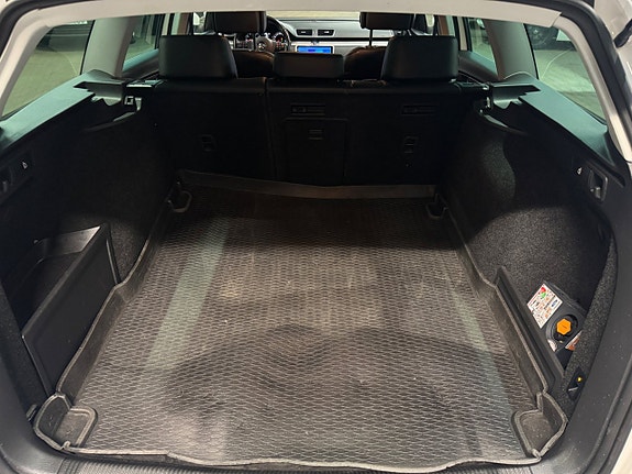 Volkswagen Passat 9 of 24