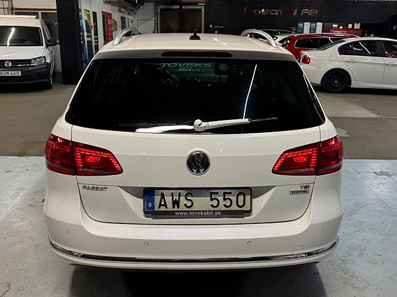 Volkswagen Passat 7 of 24