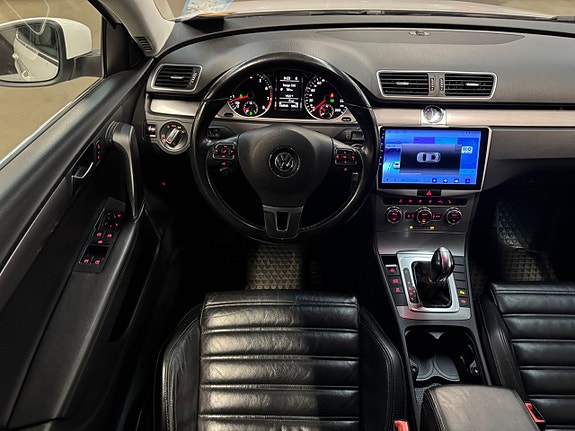 Volkswagen Passat 14 of 24
