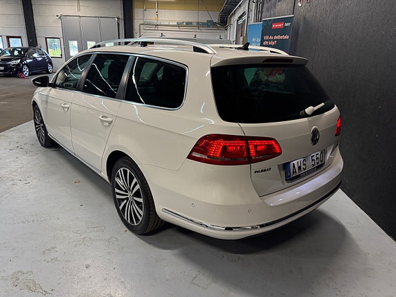 Volkswagen Passat 3 of 24
