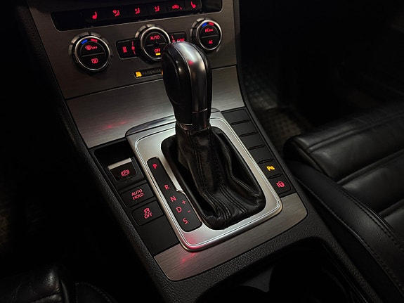 Volkswagen Passat 18 of 24