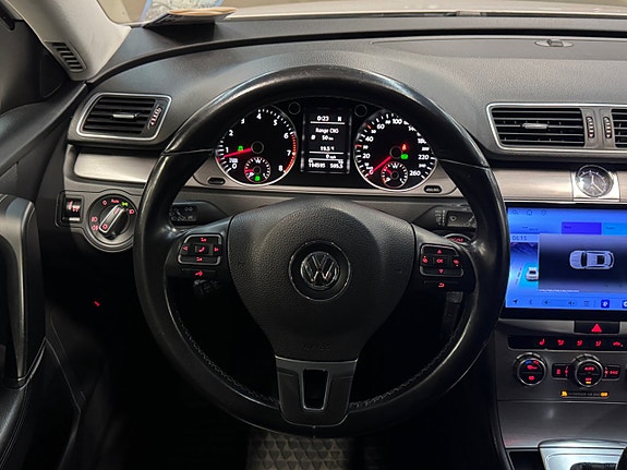 Volkswagen Passat 15 of 24