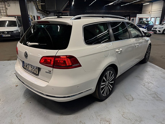 Volkswagen Passat 4 of 24
