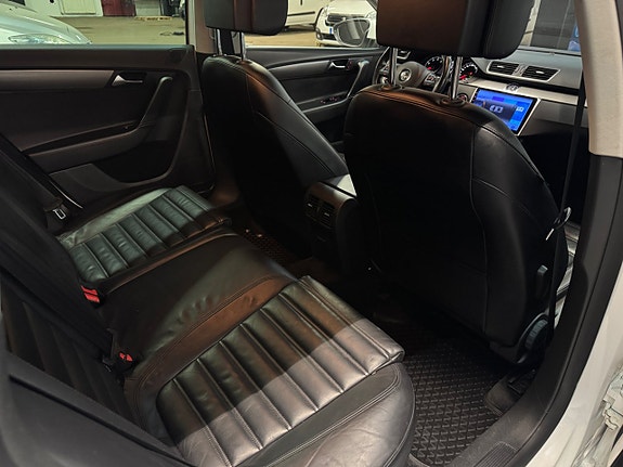 Volkswagen Passat 11 of 24