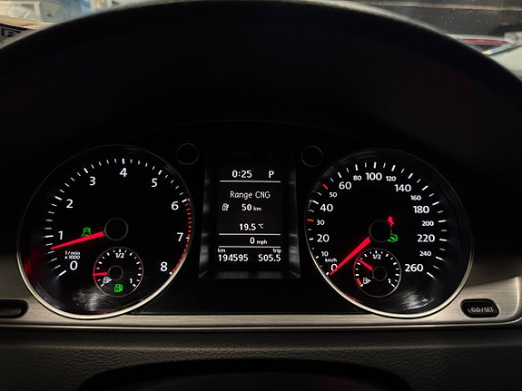 Volkswagen Passat 24 of 24