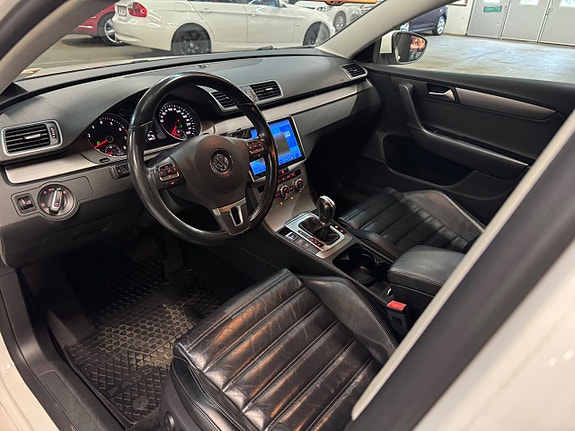 Volkswagen Passat 8 of 24
