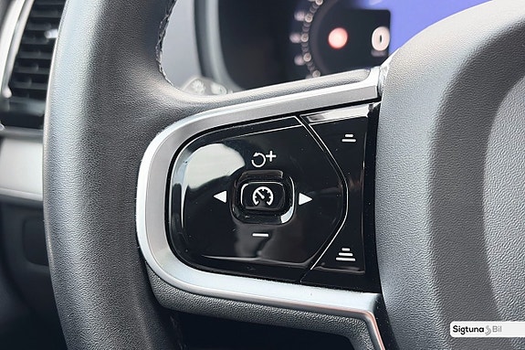 Volvo XC90 15 of 30