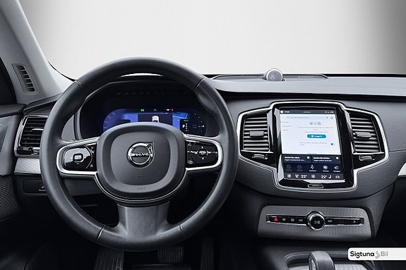 Volvo XC90 13 of 30