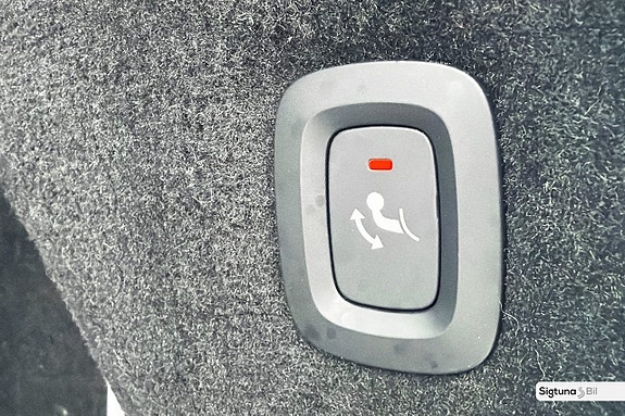 Volvo XC90 10 of 30