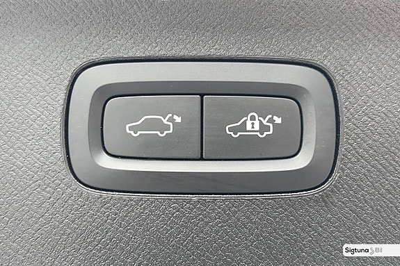 Volvo XC90 11 of 30