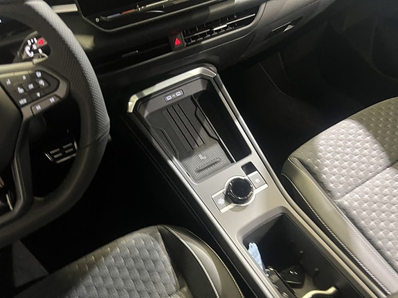 Volkswagen T-Roc 19 of 21
