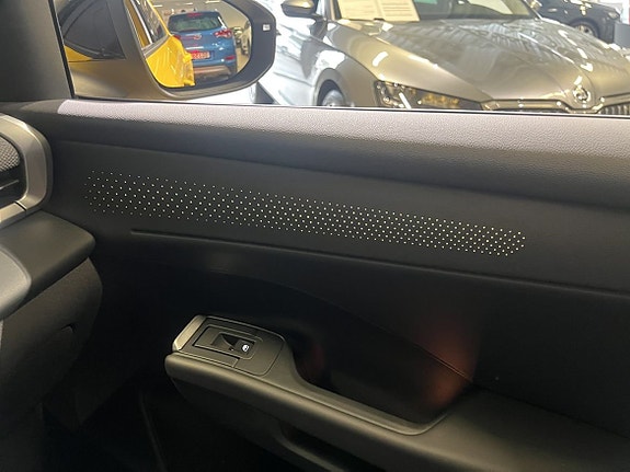 Volkswagen T-Roc 21 of 21