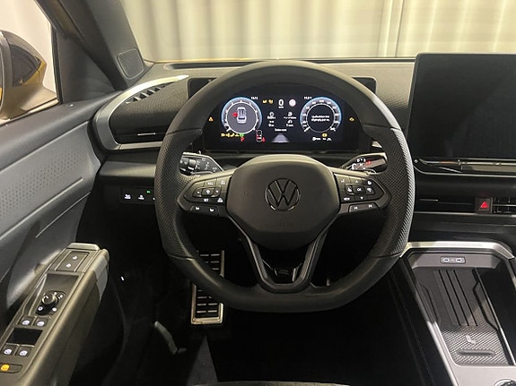 Volkswagen T-Roc 16 of 21