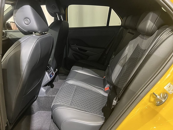 Volkswagen T-Roc 14 of 21